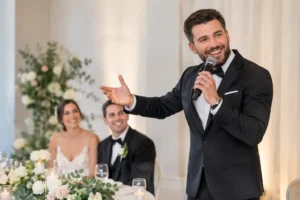 Najam voditelja za vjenčanje koji drži ritam